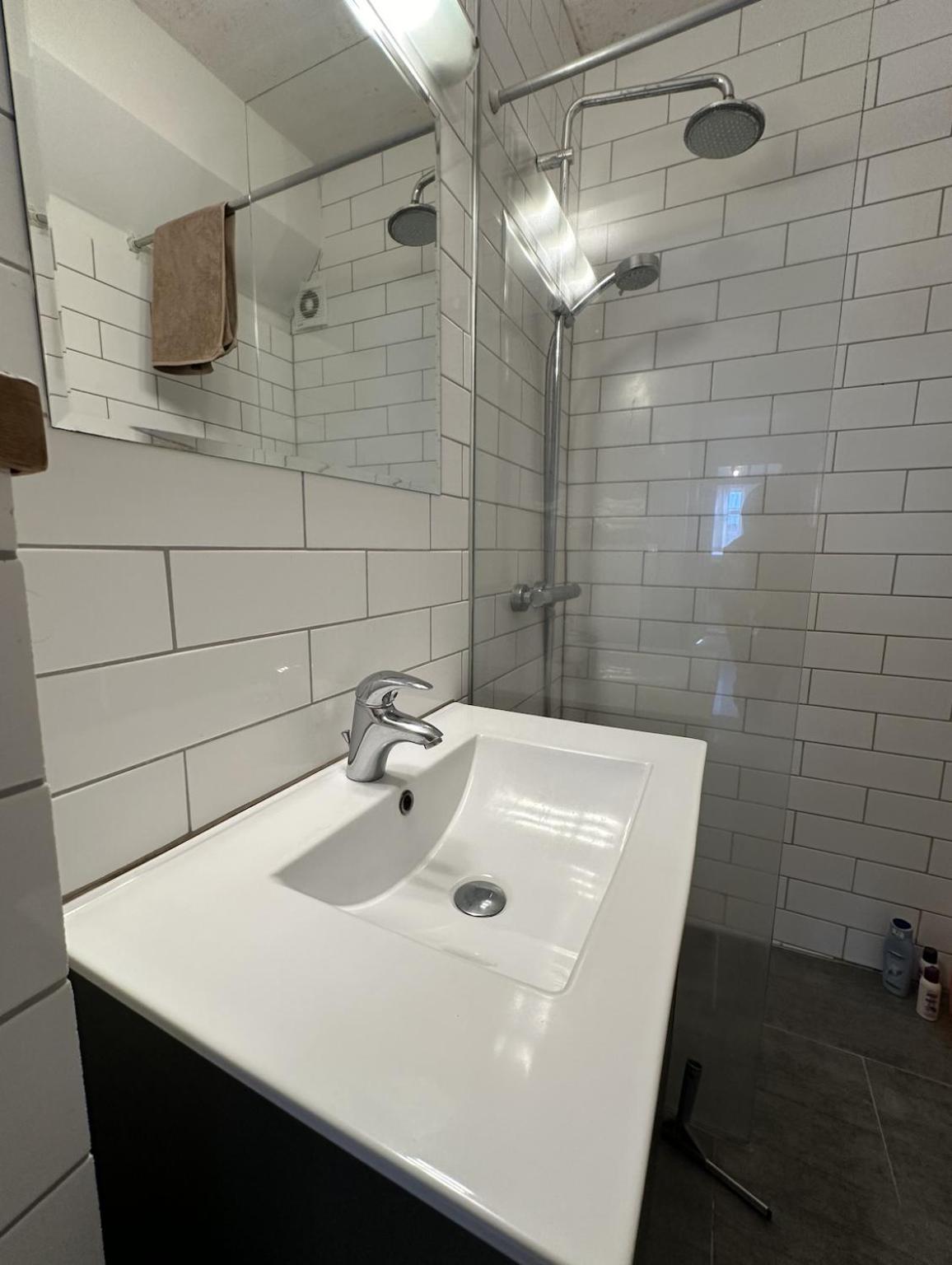Reykjavik Urban Escape 2-Bedroom Haven With Private Entrance Buitenkant foto